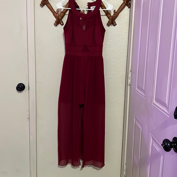 Formal dress, thin Flowy w shorts underneath, cross in the front, halter top - Picture 1 of 2